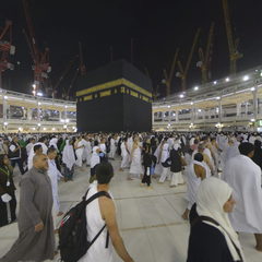 الطواف حول الكعبة
